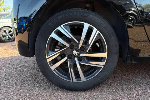 MT73FFA PEUGEOT 208 1.2 PureTech Allure Premium + Euro 6 (s/s) 5dr Thumbnail #12