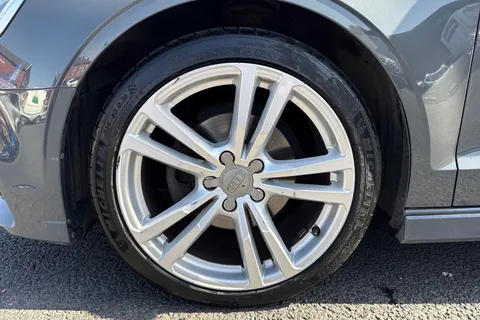 13 of 58 for Audi A3 1.5 TFSI CoD S line S Tronic Euro 6 (s/s) 4dr