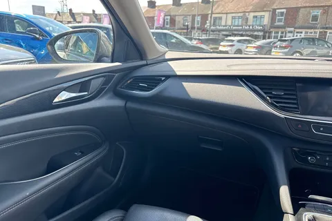 DY68ZRX Vauxhall Insignia 1.6i Turbo Elite Nav Grand Sport Euro 6 (s/s) 5dr Thumbnail #16