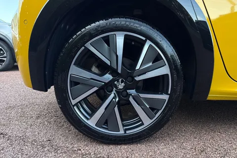 13 of 49 for PEUGEOT 208 1.2 PureTech GT Euro 6 (s/s) 5dr