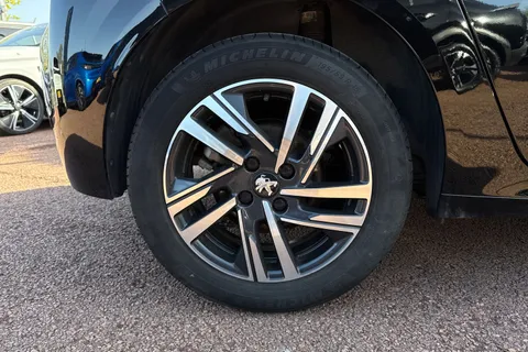 MT73FFA PEUGEOT 208 1.2 PureTech Allure Premium + Euro 6 (s/s) 5dr Thumbnail #13