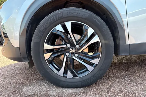 12 of 50 for PEUGEOT 2008 1.2 PureTech GT EAT Euro 6 (s/s) 5dr