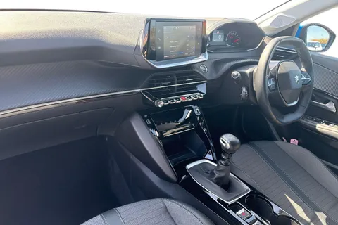 15 of 65 for PEUGEOT 208 1.2 PureTech Allure Euro 6 (s/s) 5dr