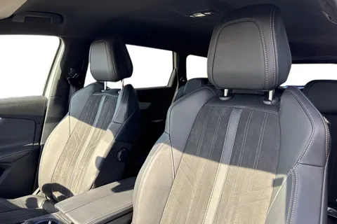 AE71ZZP PEUGEOT 5008 1.2 PureTech GT Premium EAT Euro 6 (s/s) 5dr Thumbnail #17