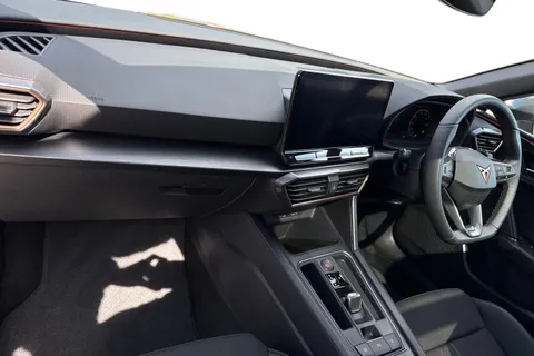 PY24EXB CUPRA Leon 1.4 eHybrid 12.8kWh VZ2 Design Edition DSG Euro 6 (s/s) 5dr Thumbnail #16