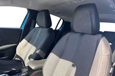 16 of 65 for PEUGEOT 208 1.2 PureTech Allure Euro 6 (s/s) 5dr