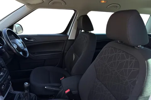 16 of 41 for Škoda Yeti 2.0 TDI SE Plus Euro 5 5dr