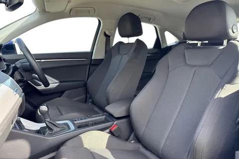 PN72LHA Audi Q3 Sport 35 TDI  150 PS S tronic Thumbnail #17