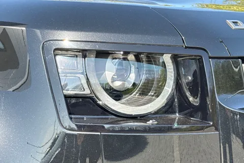 18 of 51 for Land Rover Defender 90 3.0 D250 MHEV X-Dynamic SE SUV 3dr Diesel Auto 4WD Euro 6 (s/s) (250 ps)