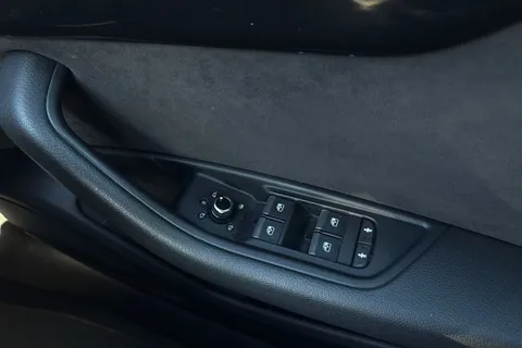 18 of 47 for Audi A4 2.0 TFSI 35 Black Edition S Tronic Euro 6 (s/s) 4dr