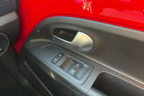 18 of 40 for Volkswagen Up! 1.0 Move up! Euro 6 (s/s) 5dr