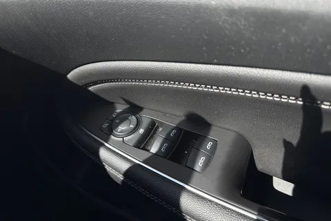 DY68ZRX Vauxhall Insignia 1.6i Turbo Elite Nav Grand Sport Euro 6 (s/s) 5dr Thumbnail #19