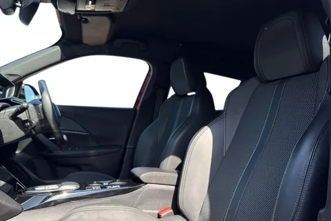 LB24SVW PEUGEOT e-2008 50kWh GT Auto 5dr (7kW Charger) Thumbnail #16