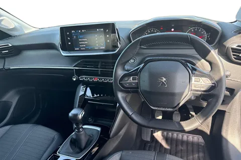 18 of 65 for PEUGEOT 208 1.2 PureTech Allure Euro 6 (s/s) 5dr