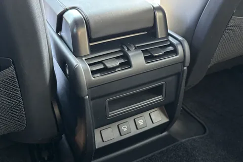 19 of 51 for Land Rover Defender 90 3.0 D250 MHEV X-Dynamic SE SUV 3dr Diesel Auto 4WD Euro 6 (s/s) (250 ps)