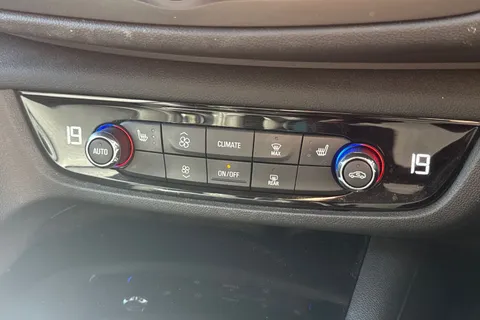 DY68ZRX Vauxhall Insignia 1.6i Turbo Elite Nav Grand Sport Euro 6 (s/s) 5dr Thumbnail #20