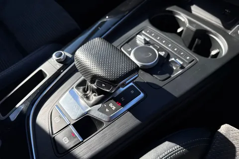 20 of 47 for Audi A4 2.0 TFSI 35 Black Edition S Tronic Euro 6 (s/s) 4dr