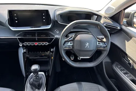 MT73FFA PEUGEOT 208 1.2 PureTech Allure Premium + Euro 6 (s/s) 5dr Thumbnail #18