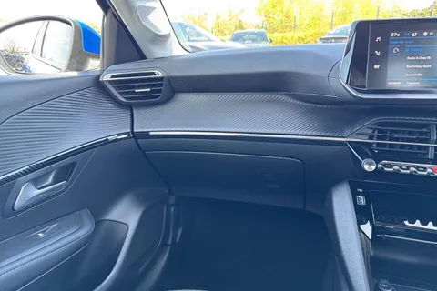 20 of 65 for PEUGEOT 208 1.2 PureTech Allure Euro 6 (s/s) 5dr