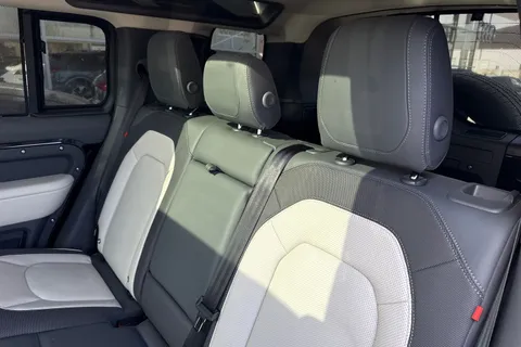 MA24THG Land Rover Defender 110 3.0 D250 MHEV X-Dynamic HSE Auto 4WD Euro 6 (s/s) 5dr Thumbnail #20