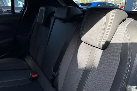 MT73FFA PEUGEOT 208 1.2 PureTech Allure Premium + Euro 6 (s/s) 5dr Thumbnail #19