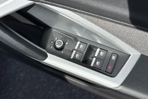 PN72LHA Audi Q3 Sport 35 TDI  150 PS S tronic Thumbnail #22
