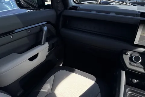 MA24THG Land Rover Defender 110 3.0 D250 MHEV X-Dynamic HSE Auto 4WD Euro 6 (s/s) 5dr Thumbnail #21