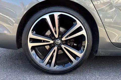 DY68ZRX Vauxhall Insignia 1.6i Turbo Elite Nav Grand Sport Euro 6 (s/s) 5dr Thumbnail #23