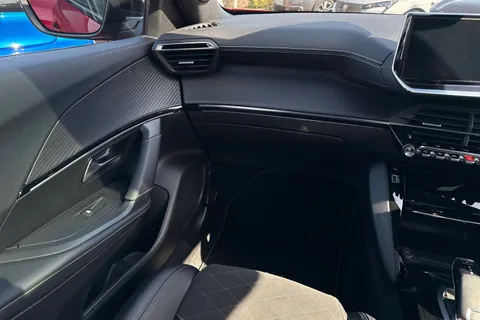 MF21KDN PEUGEOT 2008 1.2 PureTech GT Premium EAT Euro 6 (s/s) 5dr Thumbnail #20