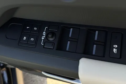 MA24THG Land Rover Defender 110 3.0 D250 MHEV X-Dynamic HSE Auto 4WD Euro 6 (s/s) 5dr Thumbnail #22