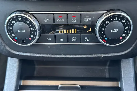 DE18PYV Mercedes-Benz Gle 2.1 GLE250d AMG Line (Premium) G-Tronic 4MATIC Euro 6 (s/s) 5dr Thumbnail #23