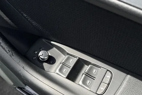 FA18XTE Audi Q3 2.0 TDI S line Edition Euro 6 (s/s) 5dr Thumbnail #22