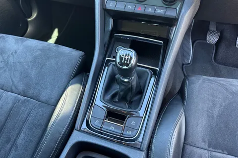 CK72YKN Škoda Karoq 1.5 TSI ACT SE L Euro 6 (s/s) 5dr Thumbnail #24