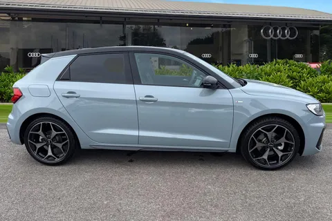 Audi A1 1.5 TFSI 35 Black Edition Sportback S Tronic Euro 6 (s/s) 5dr Thumbnail #4