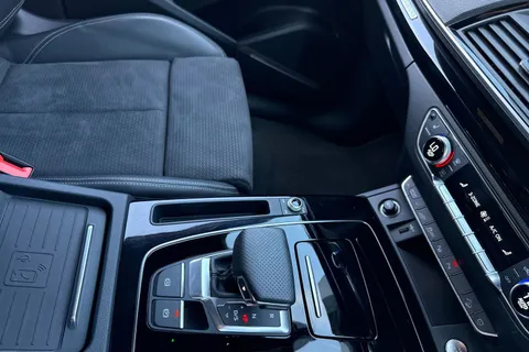MH73UHU Audi Q5 Black Edition 50 TFSI e quattro 299 PS S tronic Thumbnail #24