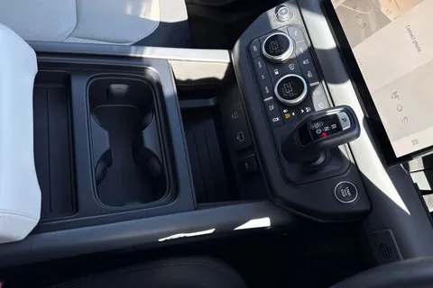 MA24THG Land Rover Defender 110 3.0 D250 MHEV X-Dynamic HSE Auto 4WD Euro 6 (s/s) 5dr Thumbnail #24