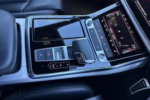 LP23NPE Audi Q7 MY23.5 S line 45 TDI quattro 231 PS tiptronic Thumbnail #24