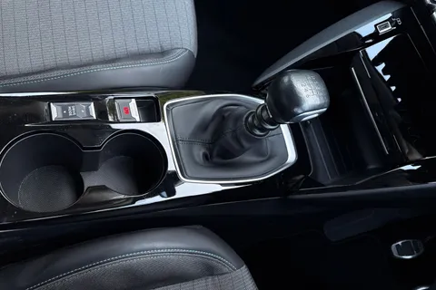 MT73FFA PEUGEOT 208 1.2 PureTech Allure Premium + Euro 6 (s/s) 5dr Thumbnail #23