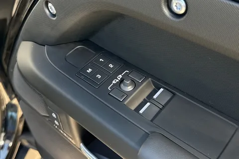 26 of 51 for Land Rover Defender 90 3.0 D250 MHEV X-Dynamic SE SUV 3dr Diesel Auto 4WD Euro 6 (s/s) (250 ps)