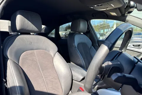 24 of 64 for Audi A6 Saloon 2.0 TDI S line S Tronic quattro Euro 6 (s/s) 4dr