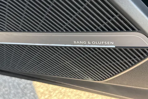 MH73UHU Audi Q5 Black Edition 50 TFSI e quattro 299 PS S tronic Thumbnail #26