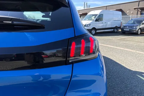 26 of 53 for PEUGEOT e-208 50kWh Allure Premium Auto 5dr