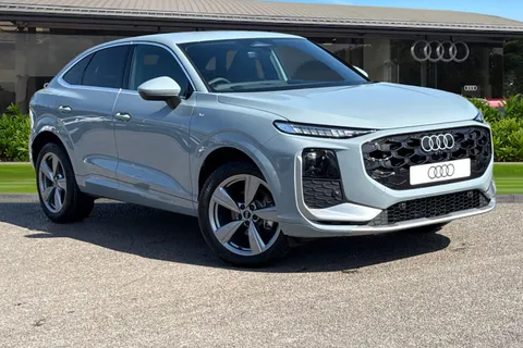  Audi Q3 1.5 TFSI S line Sportback S Tronic Euro 6 (s/s) 5dr Thumbnail #2