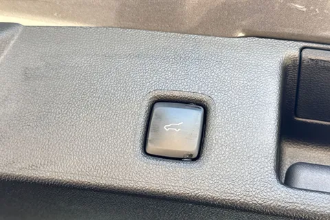 EO25RNA Ford Kuga 2.5 Duratec 14.4kWh Active CVT Euro 6 (s/s) 5dr Thumbnail #26