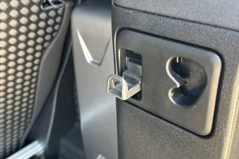 28 of 51 for Land Rover Defender 90 3.0 D250 MHEV X-Dynamic SE SUV 3dr Diesel Auto 4WD Euro 6 (s/s) (250 ps)