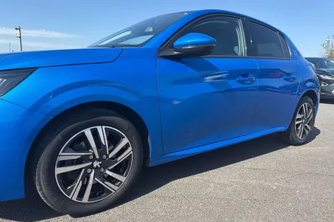 28 of 65 for PEUGEOT 208 1.2 PureTech Allure Euro 6 (s/s) 5dr