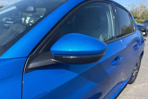 29 of 65 for PEUGEOT 208 1.2 PureTech Allure Euro 6 (s/s) 5dr