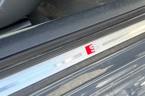 30 of 58 for Audi A3 1.5 TFSI CoD S line S Tronic Euro 6 (s/s) 4dr