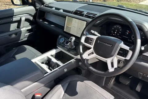 32 of 51 for Land Rover Defender 90 3.0 D250 MHEV X-Dynamic SE SUV 3dr Diesel Auto 4WD Euro 6 (s/s) (250 ps)