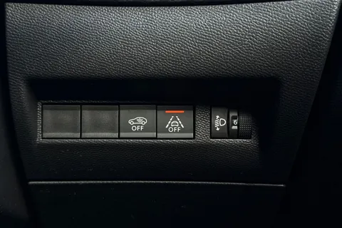 29 of 49 for PEUGEOT 208 1.2 PureTech Allure Premium + Euro 6 (s/s) 5dr